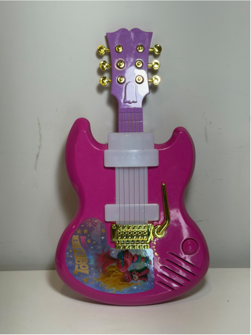 eKids DreamWorks Trolls Band Together Toy Guitar Whammy Bar Pink TR-632 ⁠#F⁠